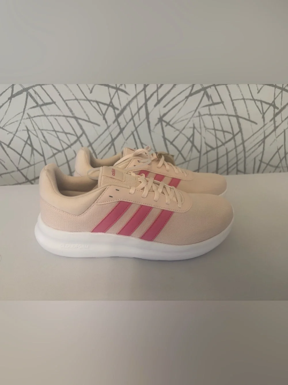 Adidas Lite Racer 4.0 sneakers  pink and a lightweight design. JR8539